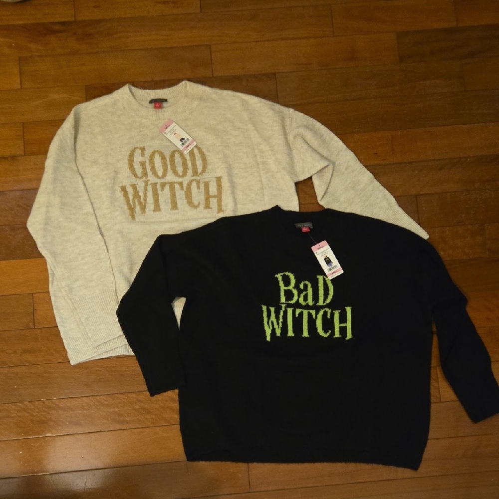 Vince Camuto Cream and Black Crew Neck Sweaters